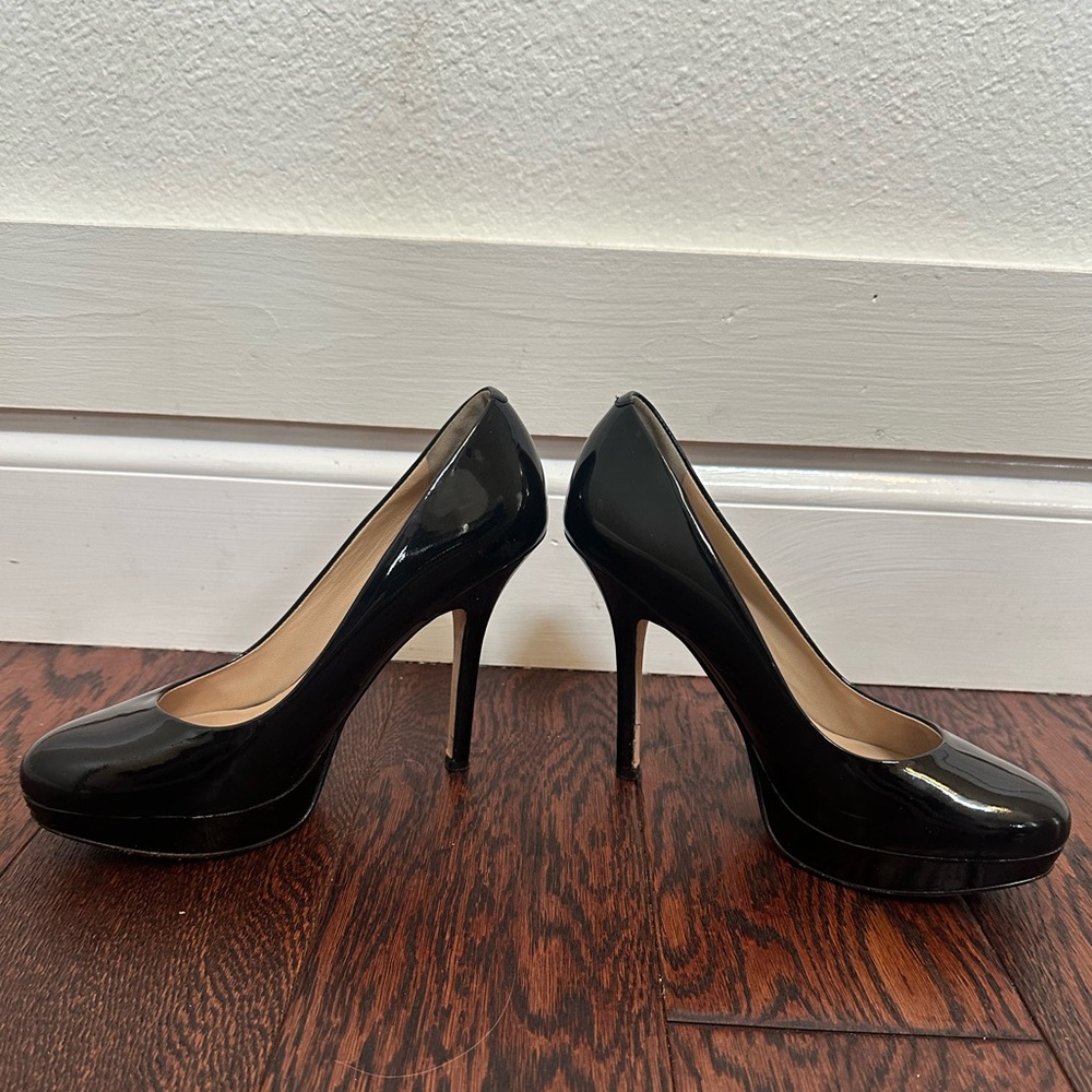 Joan & David Heels Size 7.5 Black Patent Leather Round Toe